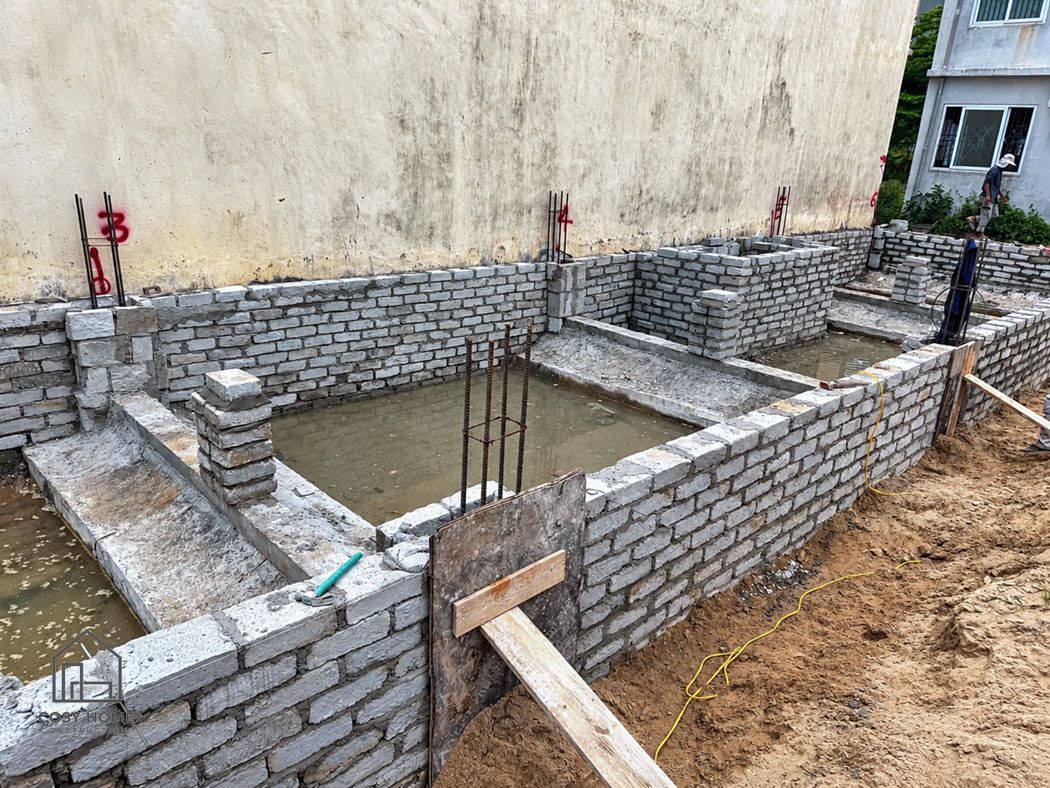 Thi công xây tường gạch bê tông móng và cổ cột bê tông cốt thép cho nhà phố 2 tầng tại Đà Nẵng